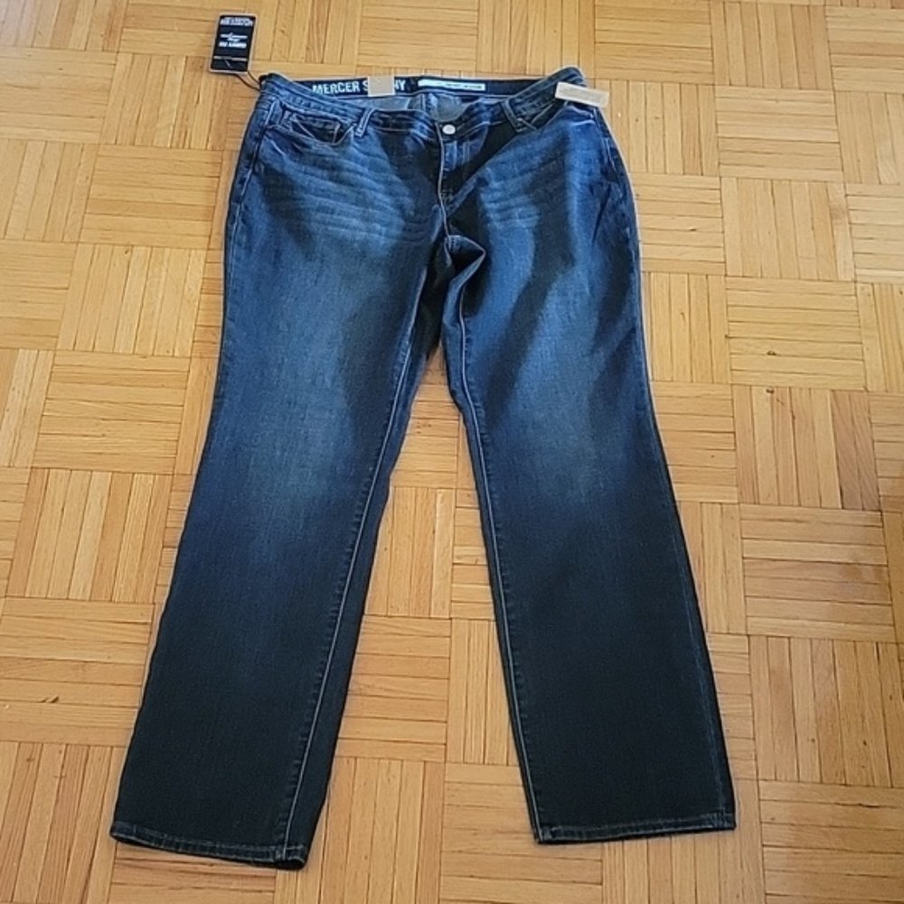 NWT DKNY JEANS Curvy Fit Jeans 16x32